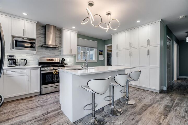 Property Photo: 14 Greenbriar Trail ON N8A 4V4