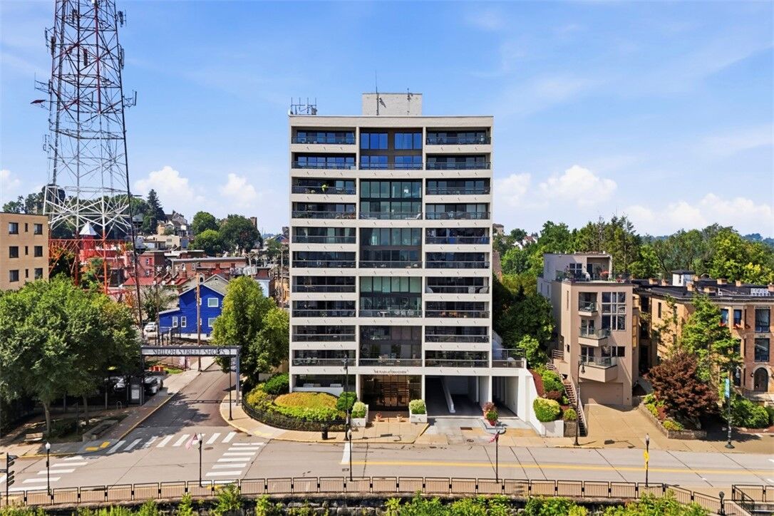 Property Photo: 111 Grandview Ave 703 PA 15211