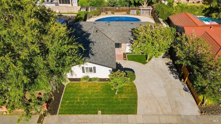 Property Photo: 707 Granada Lane CA 95688