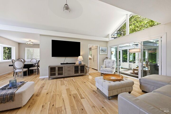 Property Photo: 42 Oxford Drive CA 94903