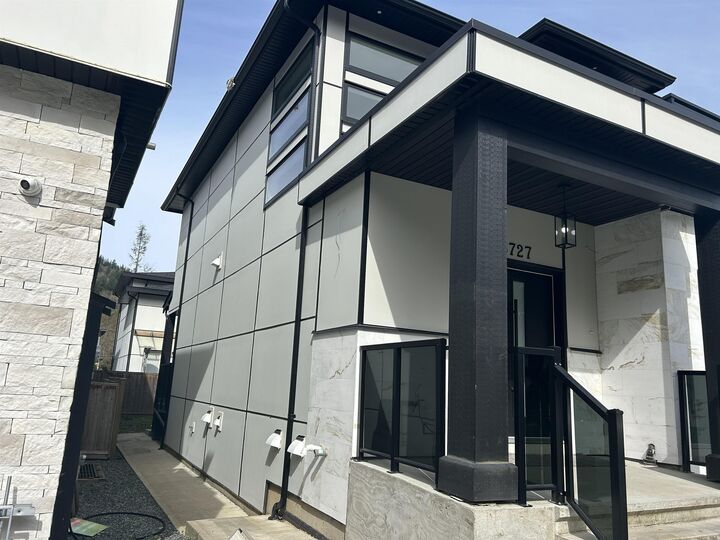 Property Photo: 36727 Dianne Brook Avenue BC V3G 0H4