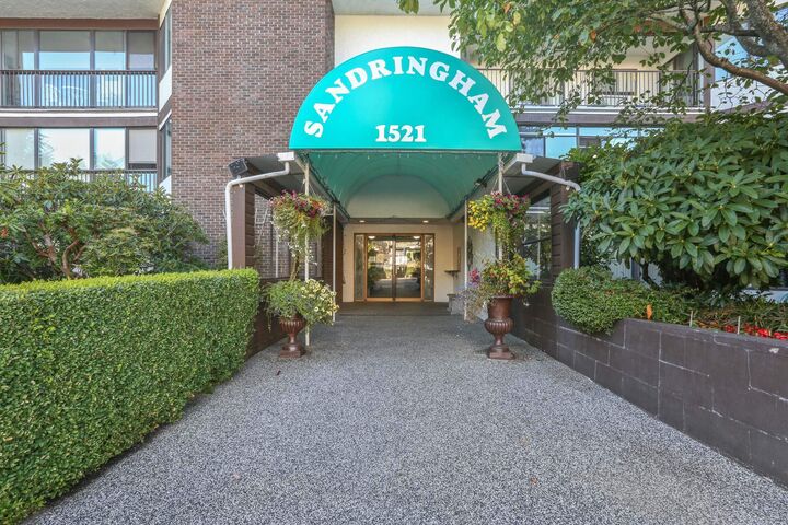 Property Photo: 1521 Blackwood Street 305 BC V4B 3V6