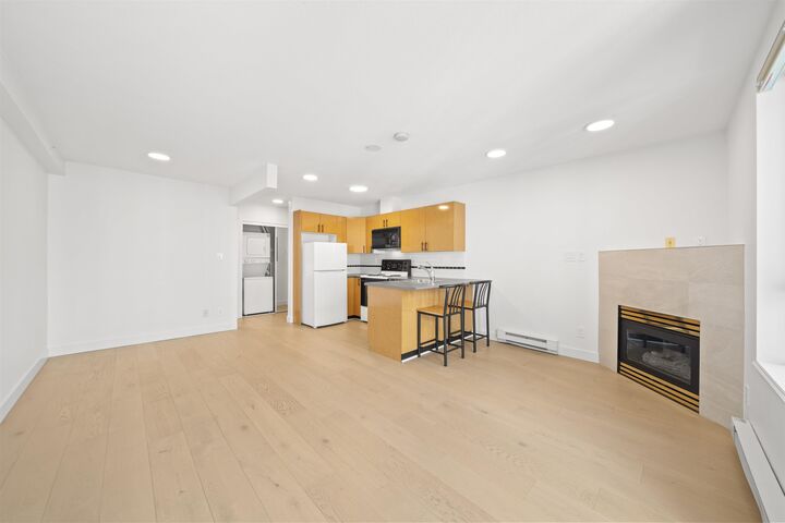 Property Photo:  939 Homer Street 1610  BC V6B 2W6 
