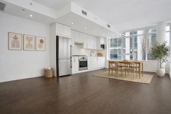 Property Photo: 2455 Kingsway 302 BC V5R 5G8