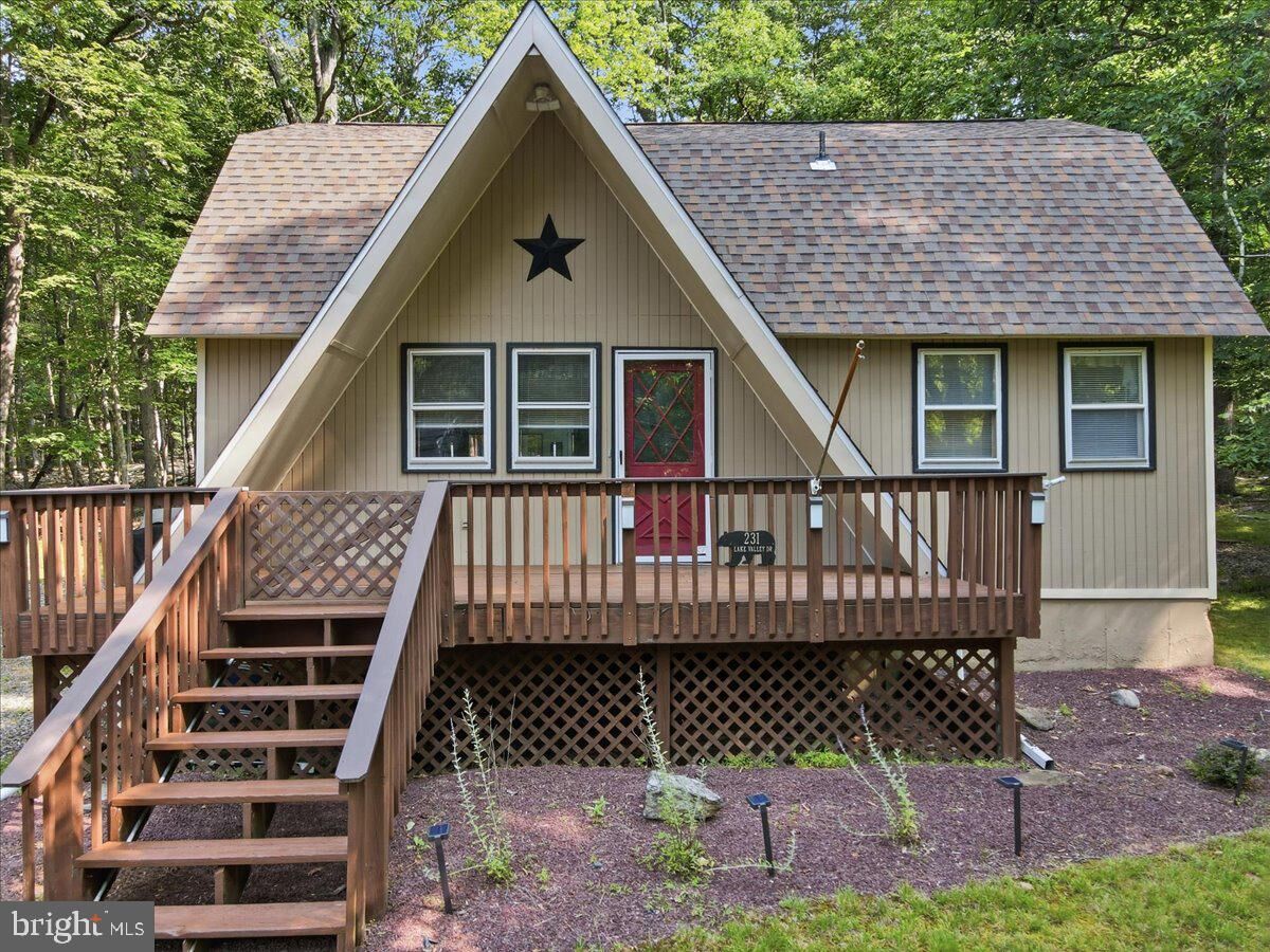 Property Photo:  231 W Lake Valley Drive  PA 18202 