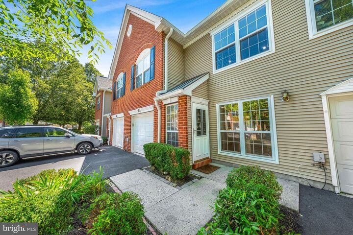 Property Photo:  16 Lee Court  NJ 08536 