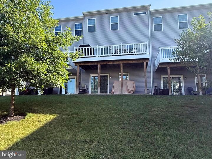 Property Photo:  327 Pin Oak Lane  PA 18944 