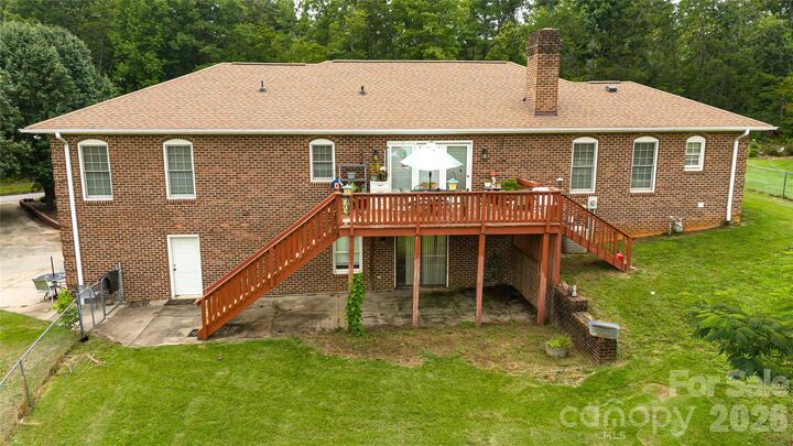 Property Photo: 100 Oakridge Drive NC 28655
