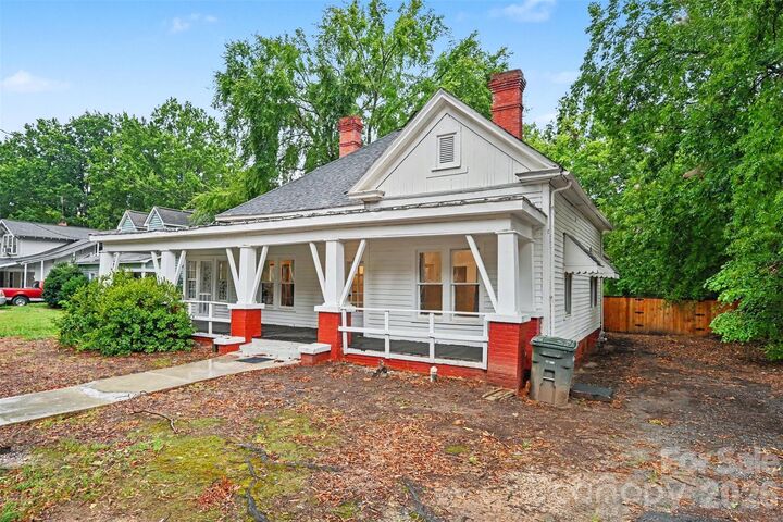 Property Photo:  510 Everette Street  NC 28112 