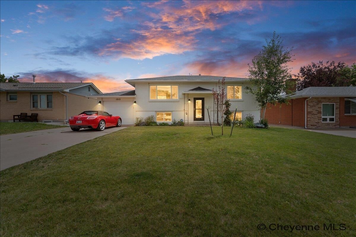 Property Photo:  1513 Monroe Ave  WY 82001 