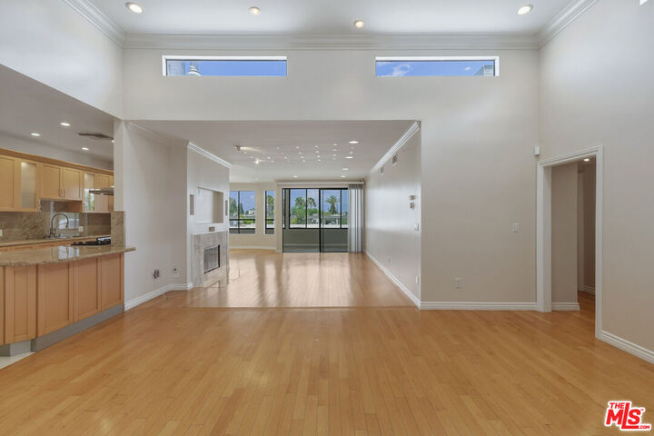 Property Photo: 4443 Ventura Canyon Ave, Unit 304 CA 91423