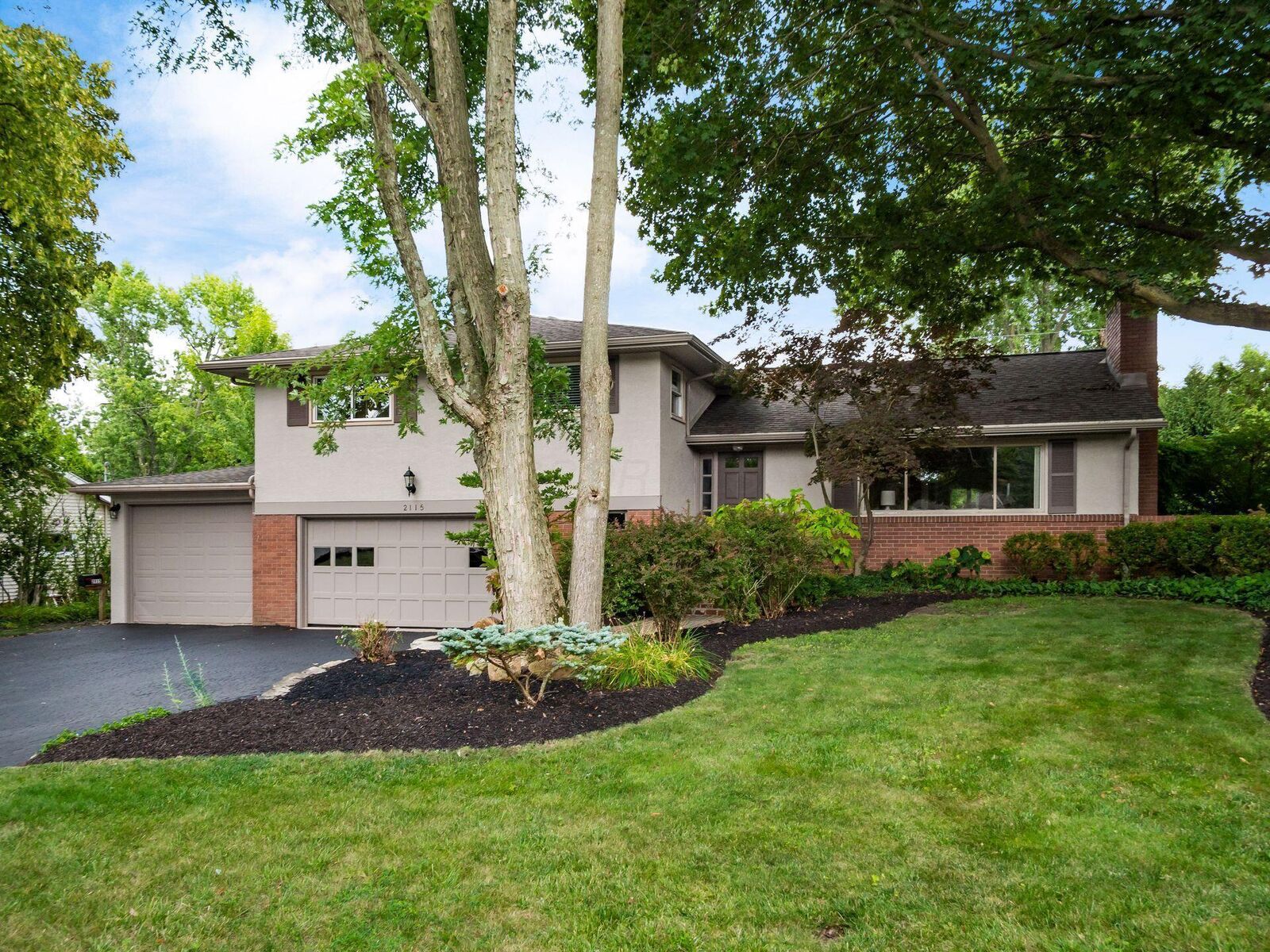 Property Photo: 2115 Haviland Road OH 43220