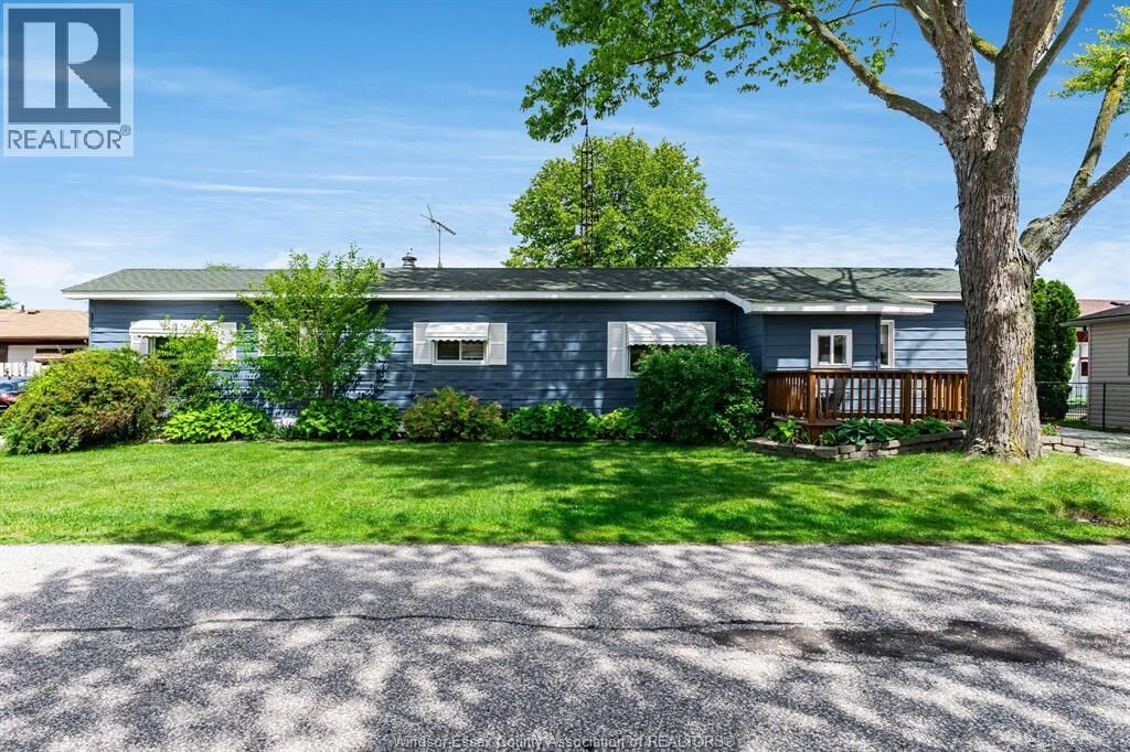 Property Photo:  105 Brooks Boulevard  ON N8N 2P7 