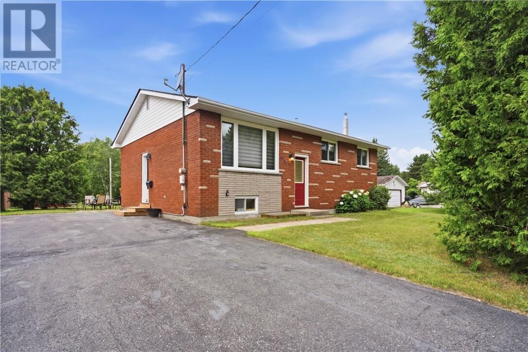 Property Photo:  3197 Elm Street  ON P3N 1G1 