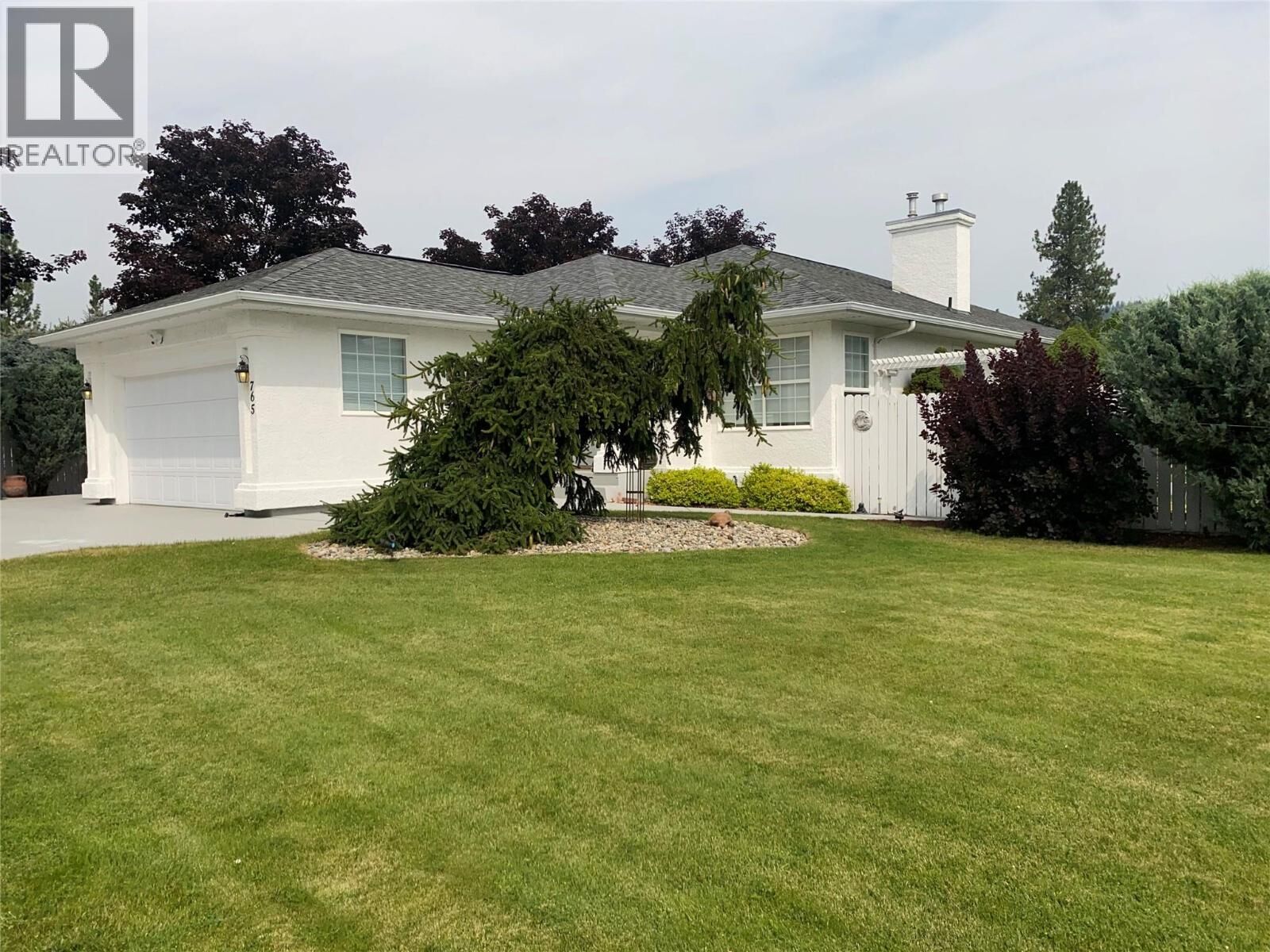 Property Photo: 765 Jasper Avenue BC V0H 1H4