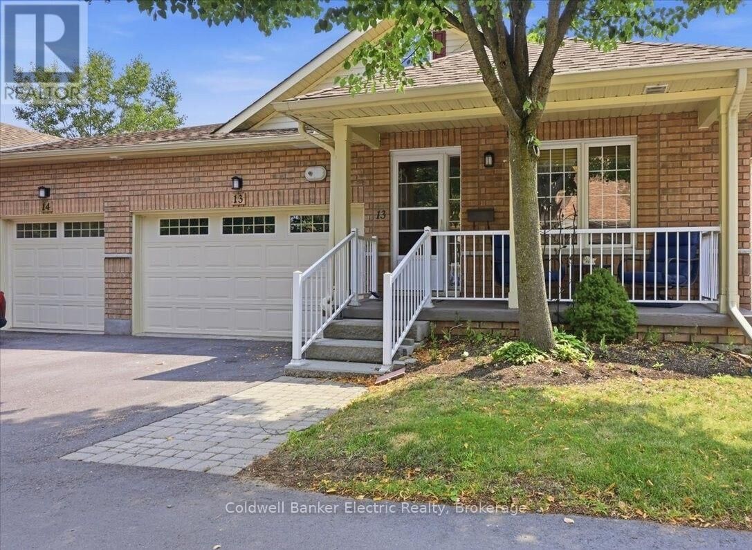 Property Photo:  877 Wentworth Street 13  ON K9J 8R7 