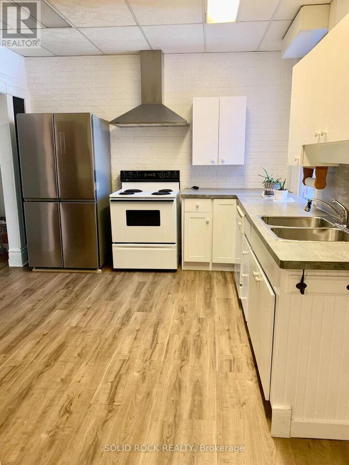 Property Photo:  71 King Street East A  ON K6V 1B2 