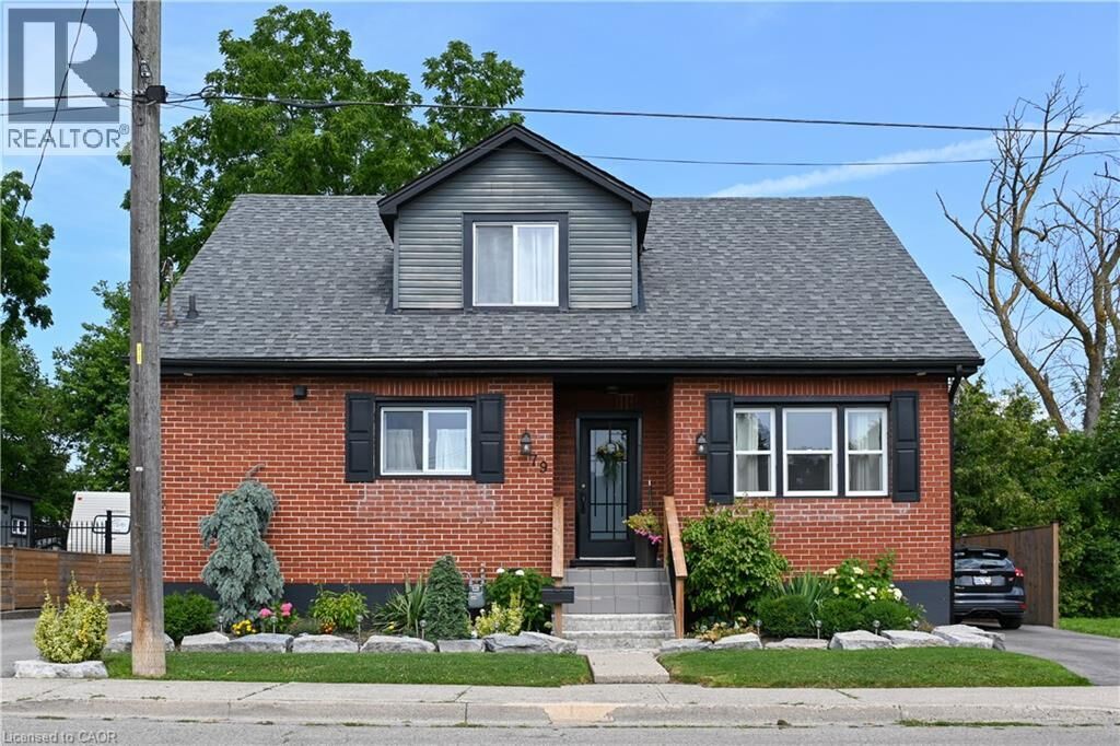 Property Photo:  79 Brunswick Street  ON N3T 1G3 