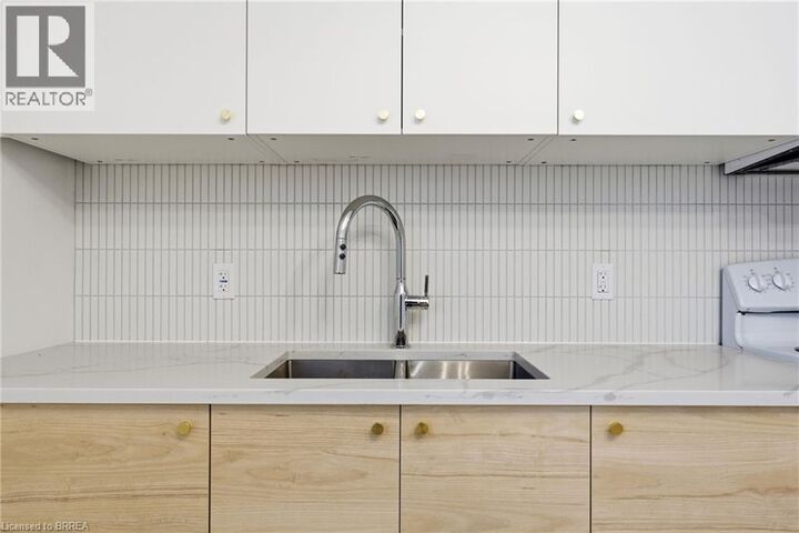 Property Photo:  176 Darling Street 1  ON N3S 3W6 