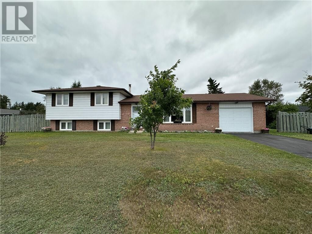 Property Photo: 2 Aspen Court ON P0M 1H0