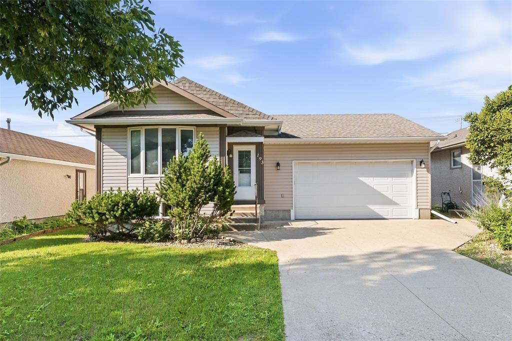 Property Photo: 193 Arthur Wright Crescent MB R2P 1Y7