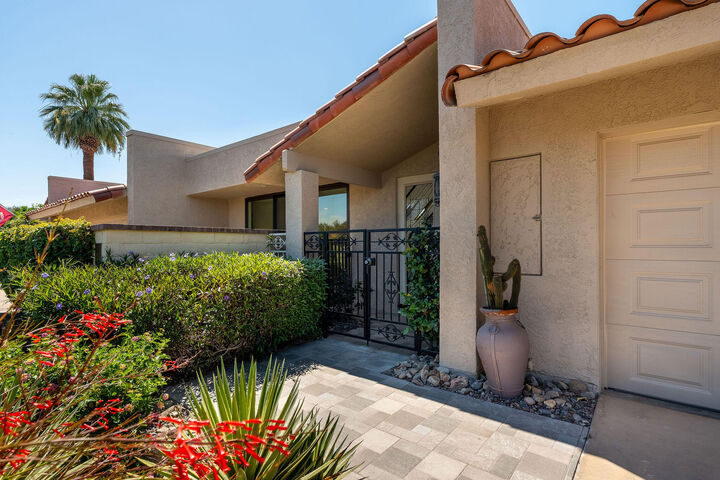 Property Photo: 1 Temple Court CA 92270