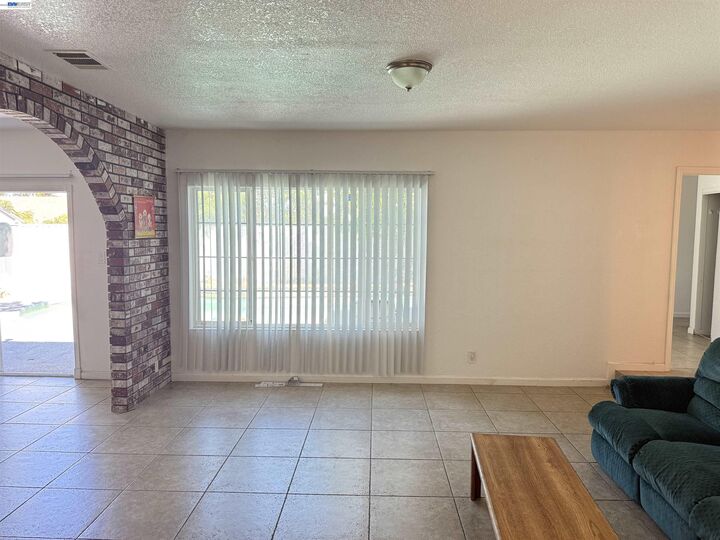 Property Photo:  2784 Entrada Cir  CA 94509 