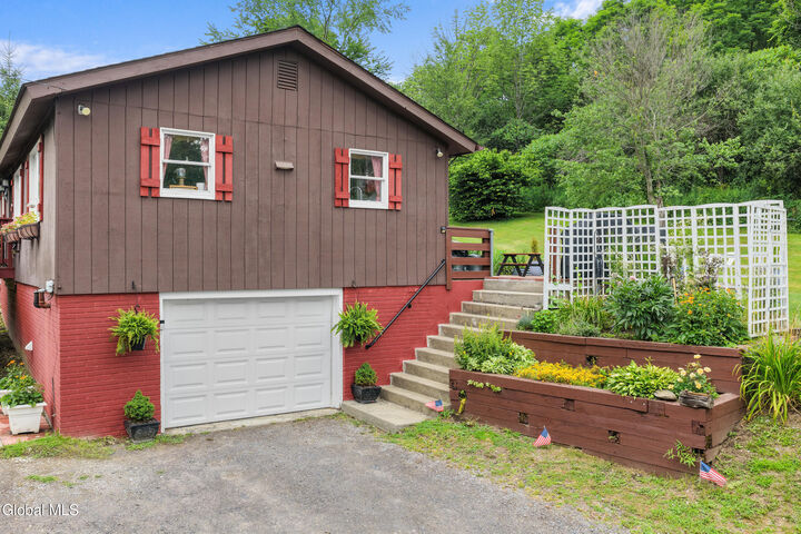 Property Photo:  1086 New York 145  NY 12122 