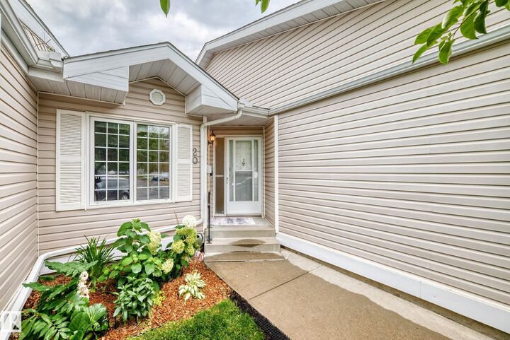 Property Photo:  9704 165 Street NW 20  AB T5P 4W4 