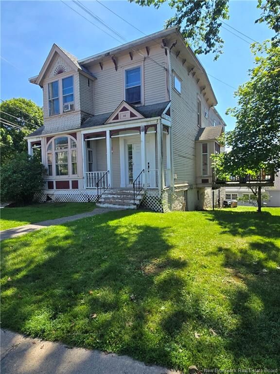 212 Douglas Avenue — photo 1