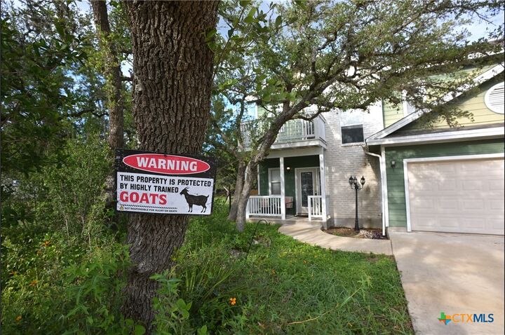 Property Photo:  626 April Dr Drive  TX 78133 