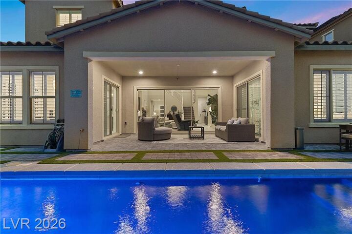 Property Photo:  