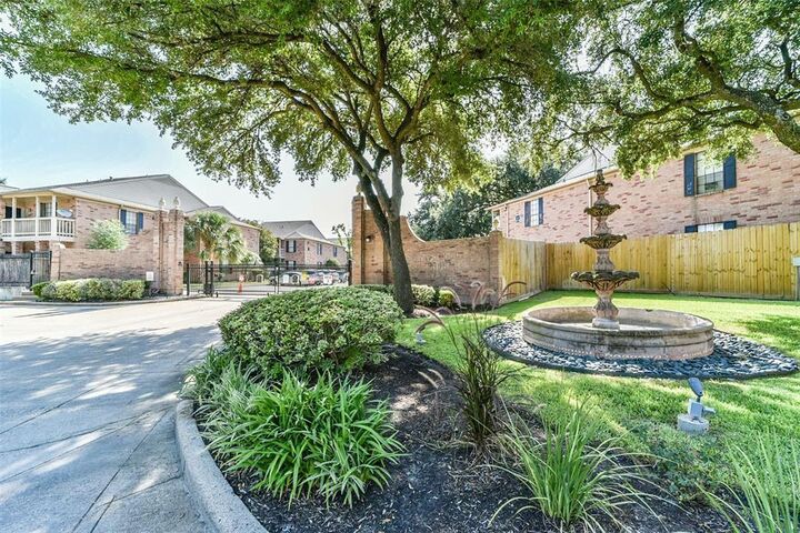 Property Photo: 2255 Braeswood Park Drive 176 TX 77030