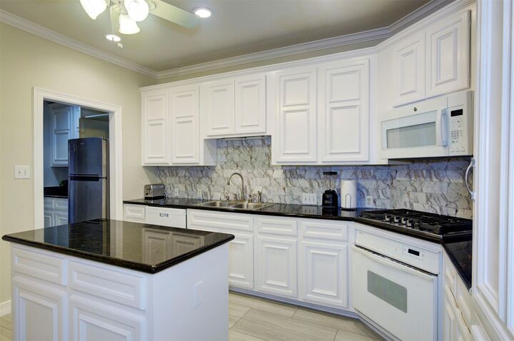 Property Photo:  1711 Huldy St Street A  TX 77019 