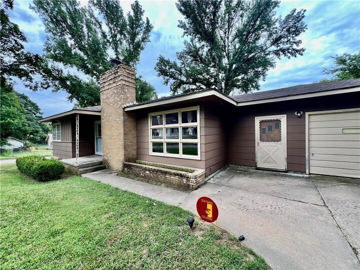 Property Photo:  417 E Edison Street  KS 67301 