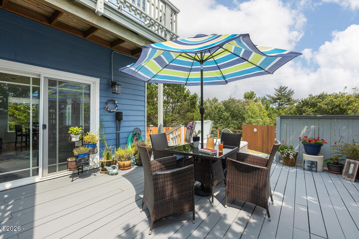 Property Photo:  1720 NW Pacific Street  OR 97365 
