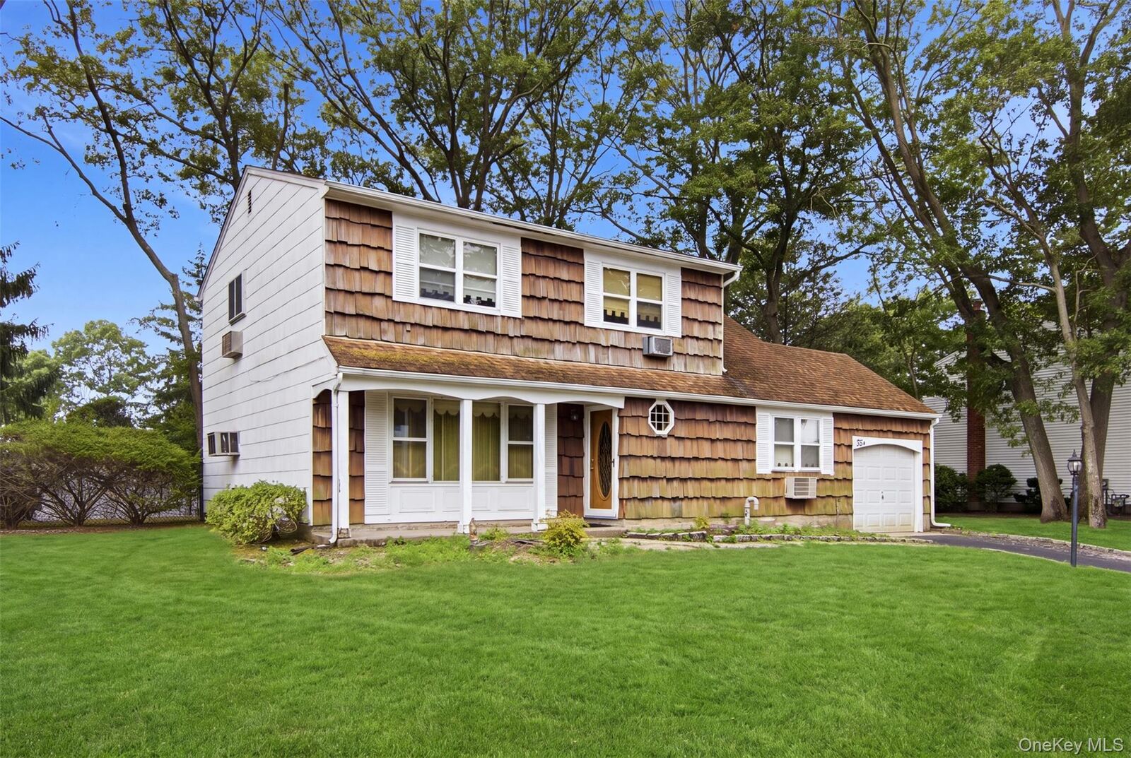 Property Photo:  4 Smithtown Crescent  NY 11787 