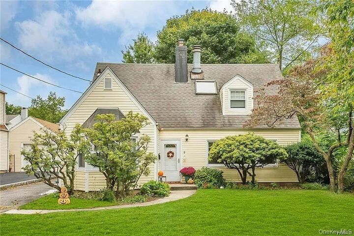 Property Photo:  7 Wendover Road  NY 10709 
