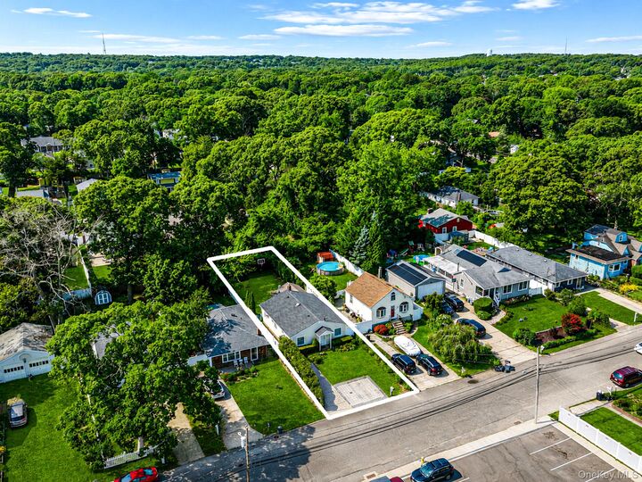 Property Photo:  48 Oakmont Avenue  NY 11784 