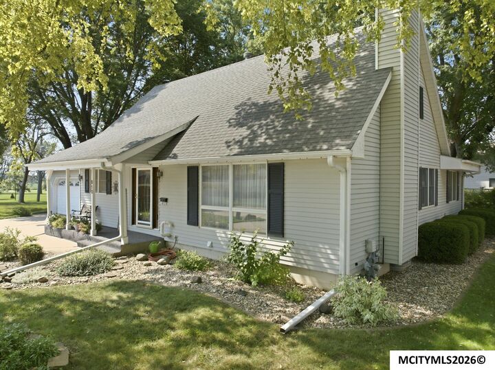 Property Photo:  610 S Monroe Ct  IA 50401 