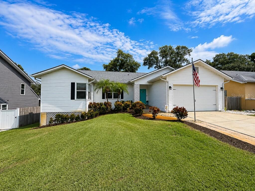 Property Photo:  859 Harbor Hill Drive  FL 34695 