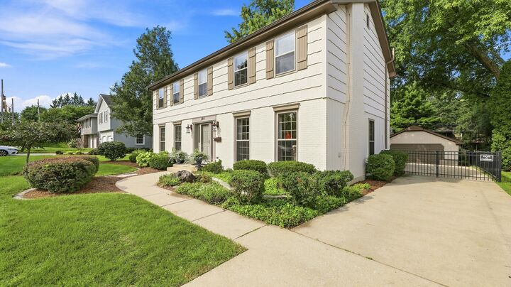 Property Photo:  184 Spring Avenue  IL 60137 