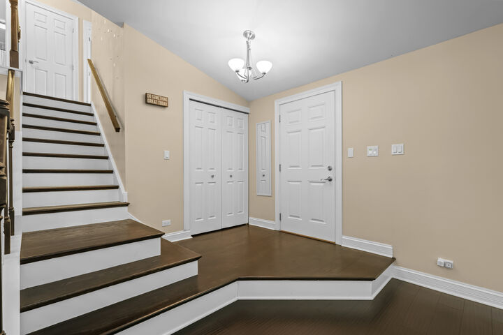 Property Photo:  1316 W Meade Lane  IL 60004 