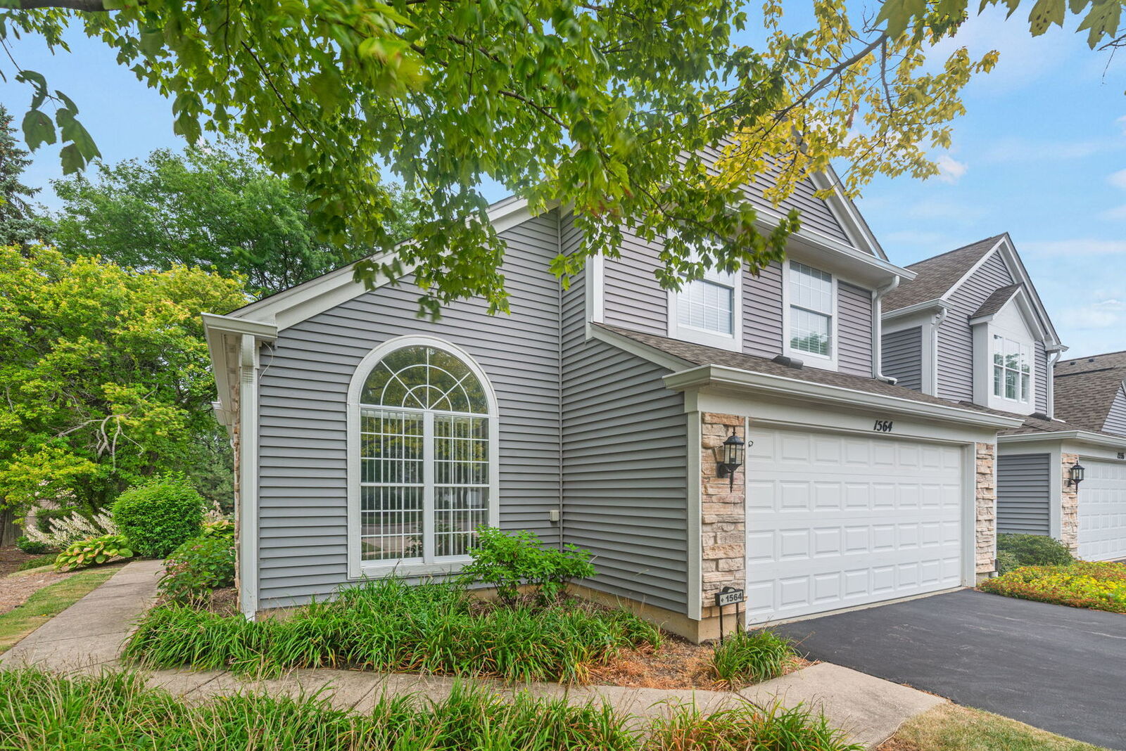 Property Photo:  1564 Westbury Drive  IL 60192 