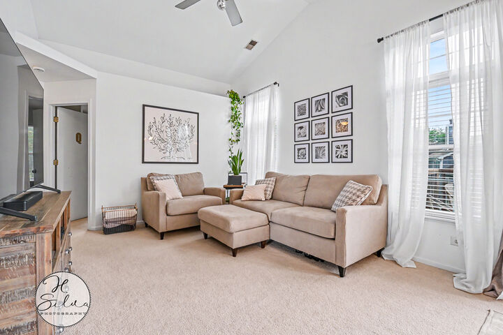 Property Photo:  2035 Waverly Lane 2035  IL 60102 