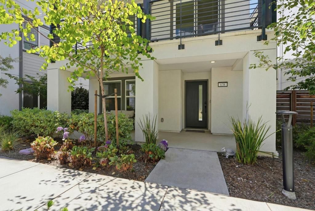 Property Photo:  638 Eucalyptus Way  CA 94501 