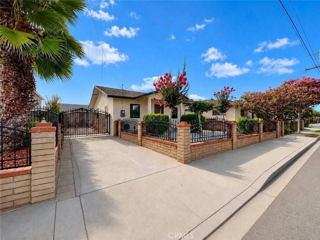 Property Photo:  1067 1069 S Rowan Avenue  CA 90023 