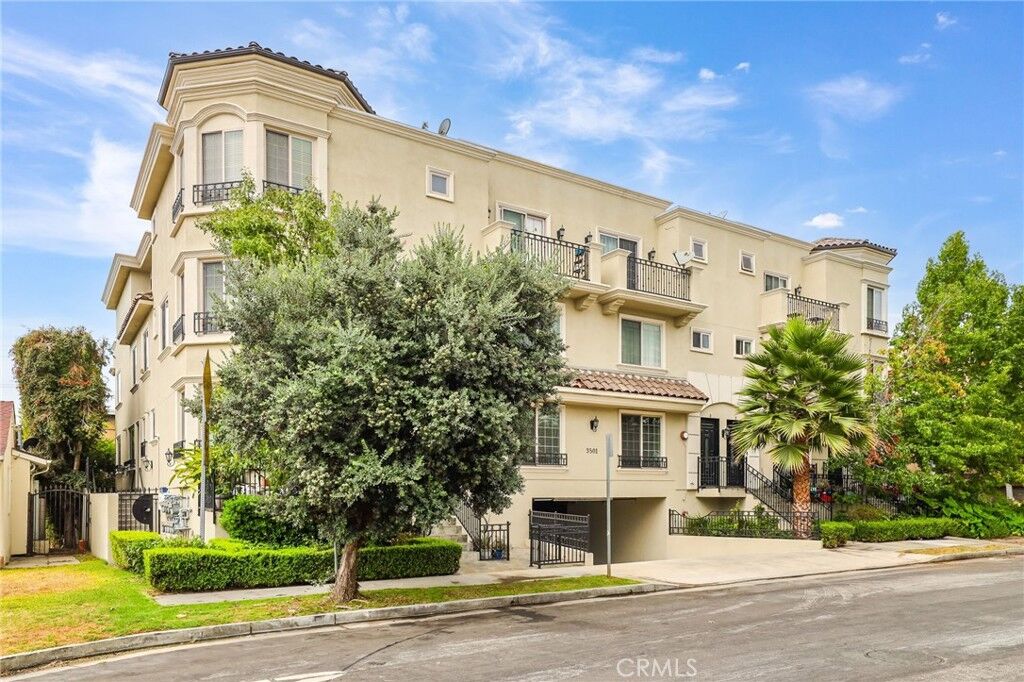 Property Photo:  3501 Tilden Avenue 8  CA 90034 