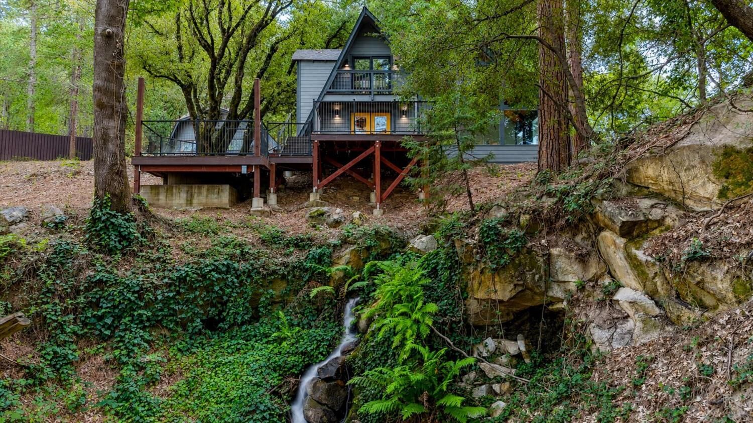 Property Photo: 10584 N Bloomfield Road CA 95959