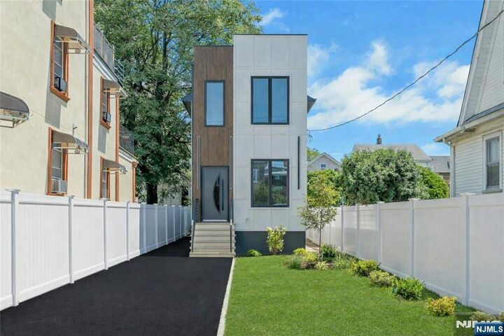 Property Photo:  54 Hamilton Avenue  NJ 07022 
